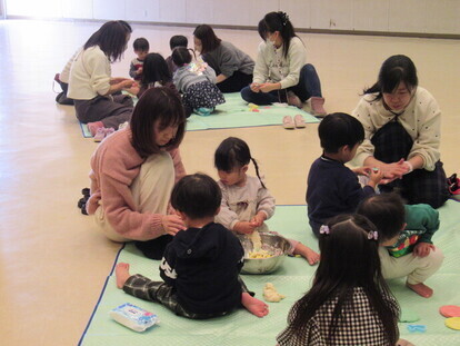 小麦粉ねんどでバレンタインの様子1