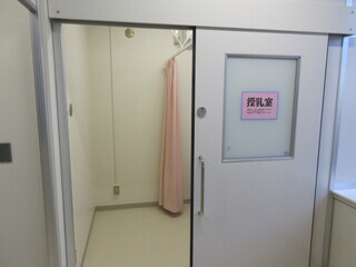 写真：授乳室・おむつ替えスペース3