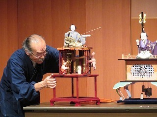 写真：九代玉屋庄兵衛氏からくり人形上演