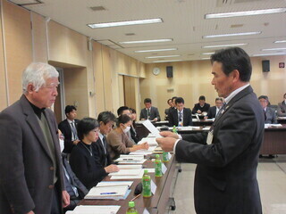 写真:第1回審議会の様子1