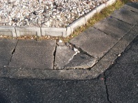 写真：道路の破損2