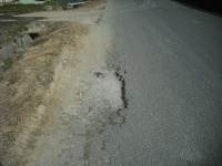 写真：道路の破損1