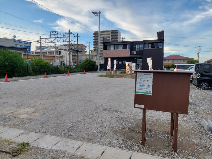 町有地の上半分はインターロッキングとなっています。