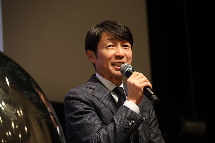 質問に答える武豊騎手