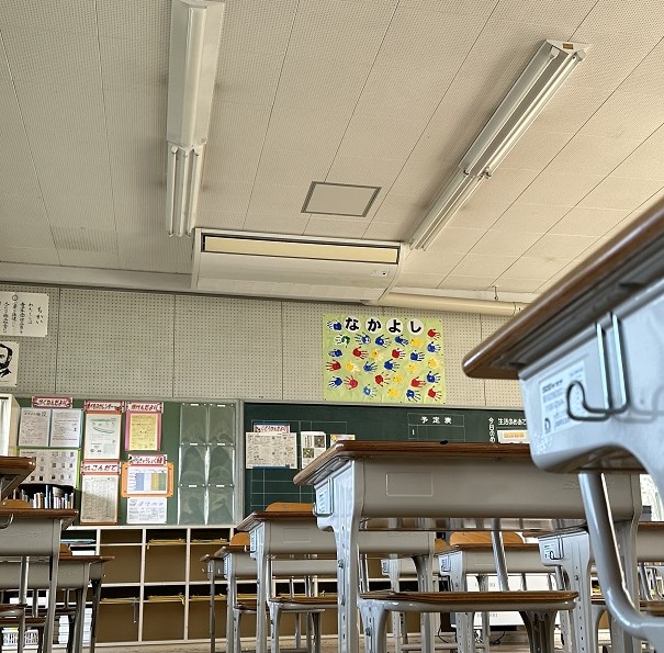 特別教室に設置のエアコンの画像