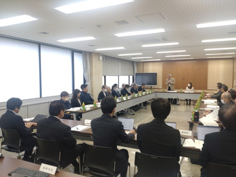 会長(千頭委員)挨拶の様子