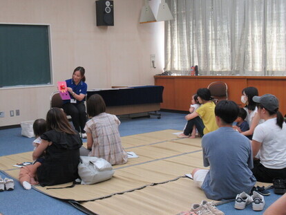 絵本の読み聞かせ・スマホカメラレッスンの様子1