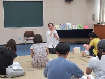 絵本の読み聞かせ・スマホカメラレッスンの様子2